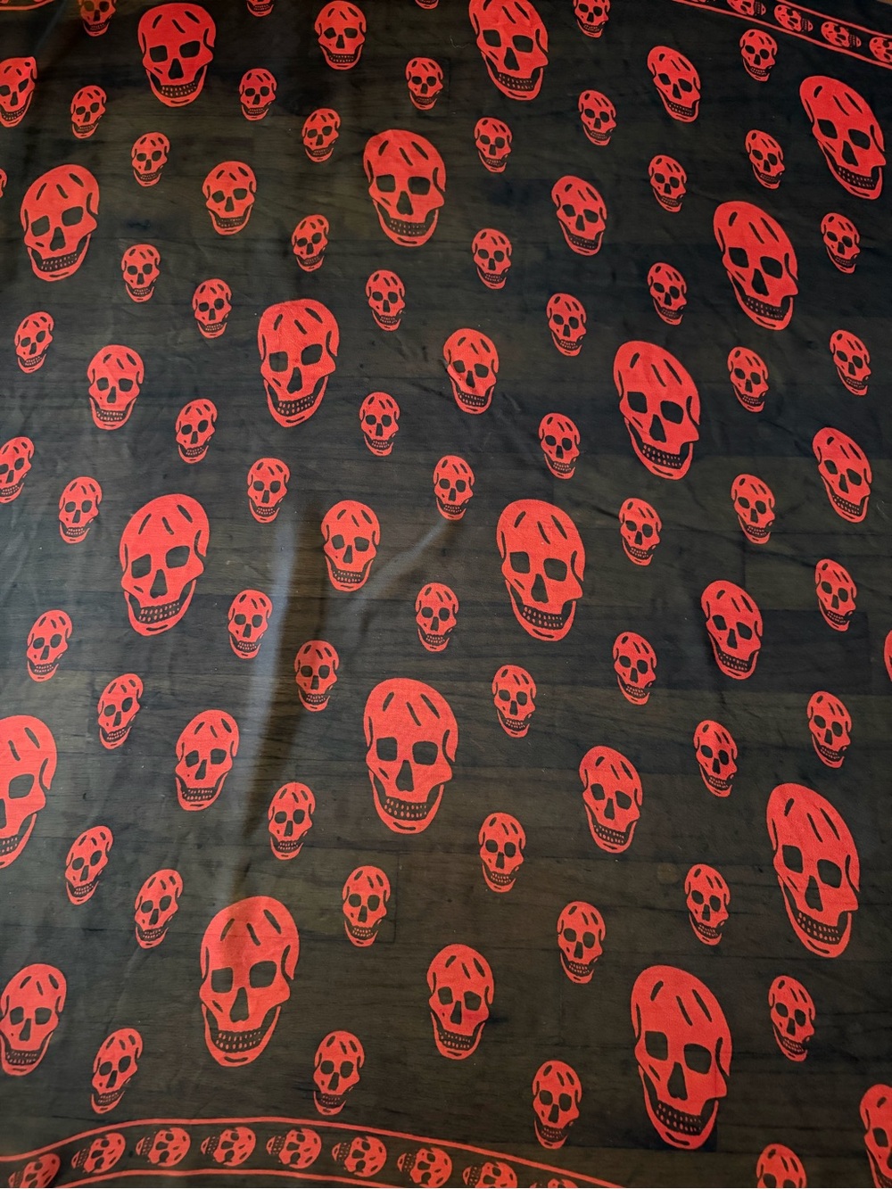 Alexander McQueen Silk Skull wrap shawl Scarf. - Picture 12 of 16